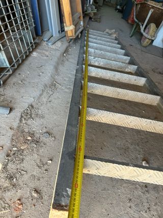 Escalera de hierro galvanizado