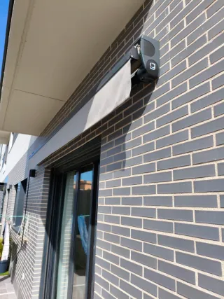 Toldo extensible gris 3 x 3.75m Sauleda