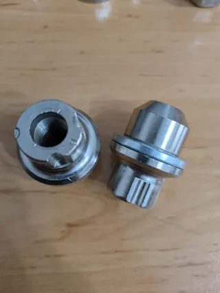 JUEGO TUERCAS ANTIRROBO LAND ROVER