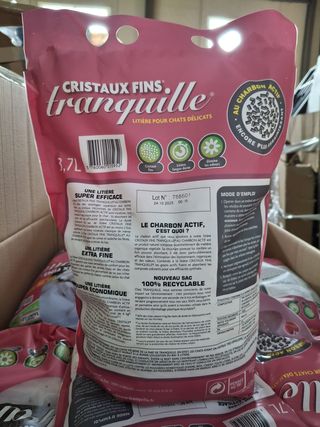 Arena para gatos con carbón activo