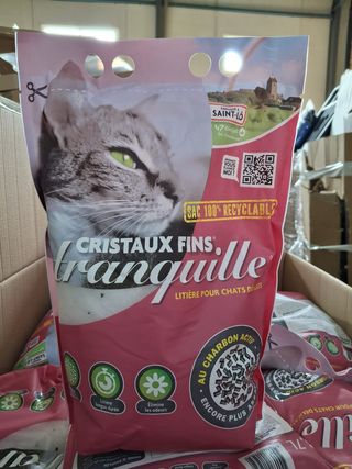 Arena para gatos con carbón activo