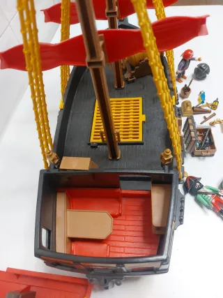 Barco Pirata Playmobil con Figuras