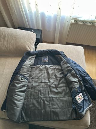 Chaqueta acolchada azul estilo casual/urbano