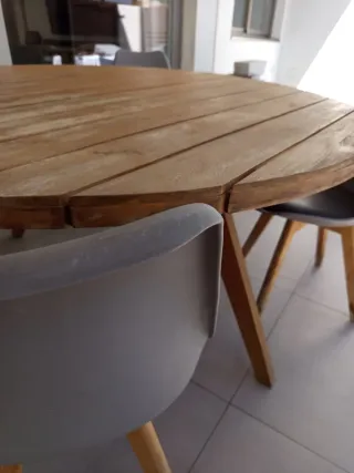 Mesa redonda exterior con 4 sillas (funda incluida