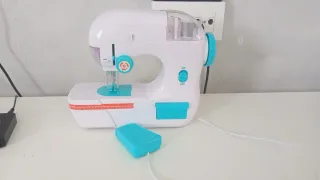 Máquina de coser de juguete