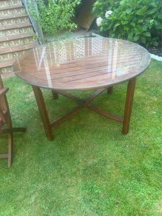 Mesa redonda teka y 6 sillas madera