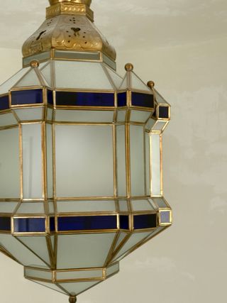 Lámpara colgante de cristal y metal