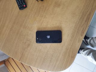 iPhone 13 128GB Negro + Cargador + Fundas
