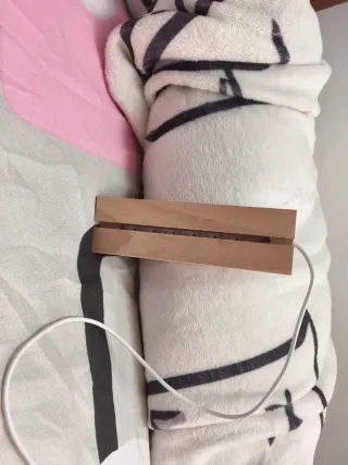 Lámpara de mesa minimalista de madera