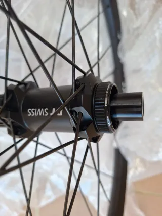 DT Swiss H 1900 Spline 29 30mm Centerlock