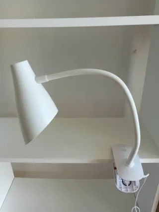 Lâmpada de secretária com braço flexível