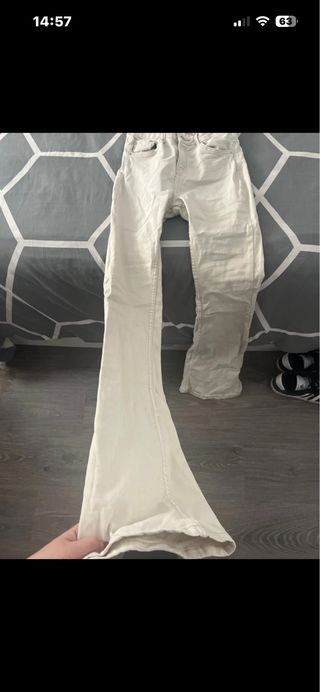 Pantalón flare beige