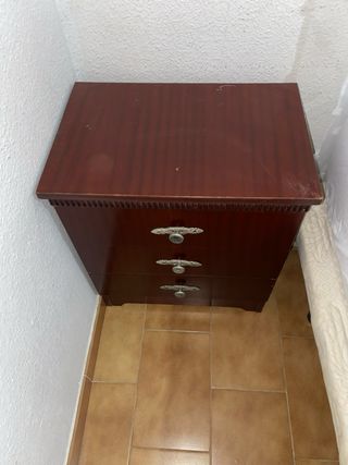 Mesilla de noche de madera