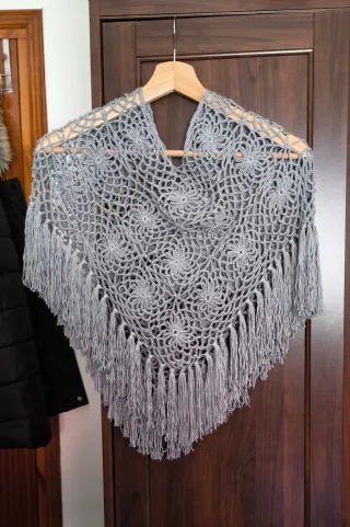 Poncho Crochet Gris Hecho a Mano