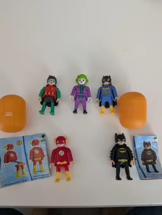 Playmobil DC Kinder con huevo y papeles