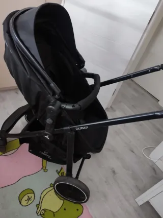 Carro de bebé negro