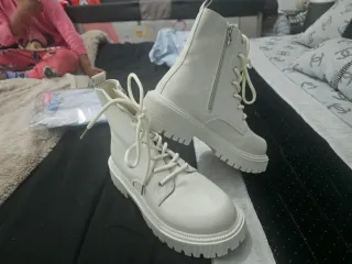 Botas blancas nuevas
