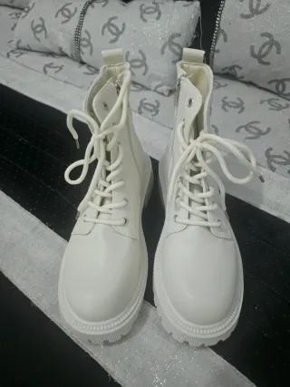 Botas blancas nuevas