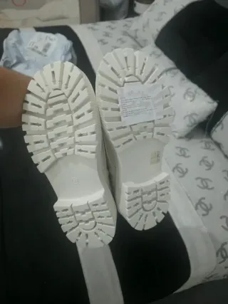 Botas blancas nuevas