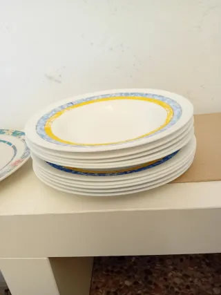 Lote 16 platos de cerámica y cristal