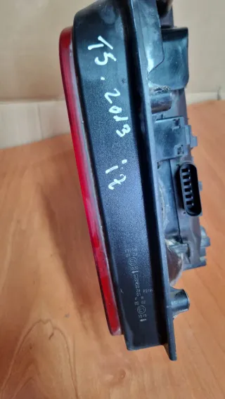 Piloto trasero izquierdo T5