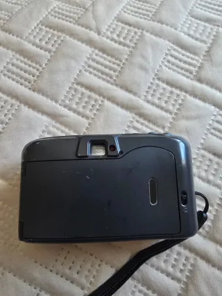 Cámara Nikon Zoom 210 AF