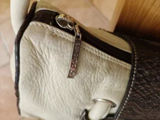 Bolso de mano de piel beige y marrón