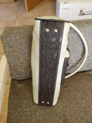 Bolso de mano de piel beige y marrón