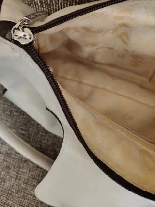 Bolso de mano de piel beige y marrón