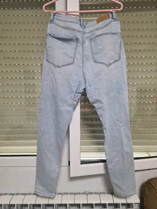 Pantalón vaquero Stradivarius desgastado Talla 42