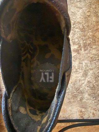 Botines Fly London Cuña Marrón Negro