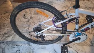 Bicicletta MTB B'TWIN bianca per ragazzo/a nuova!