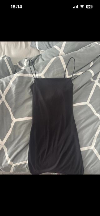 Vestido negro ajustado tirantes