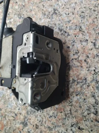 Cerradura Puerta Derecha W211