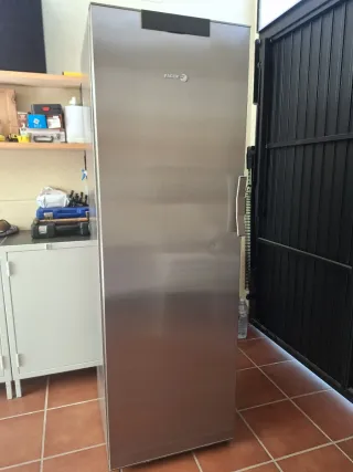 Congelador vertical Fagor