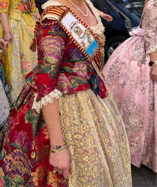 Traje de Fallera  rojo talla 38, altura 165