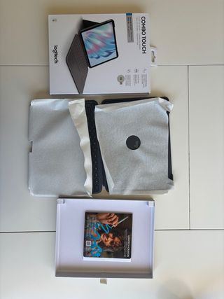 Cover con tastiera Logitech Combo Touch per iPad Air