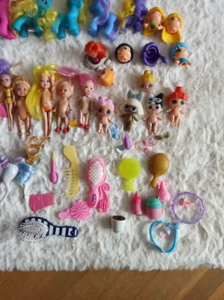 Lote de muñecas y unicornios