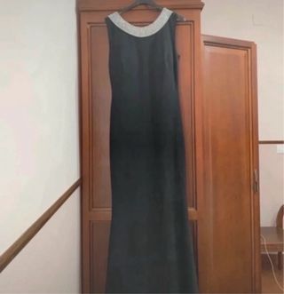 Vestido largo negro con detalles plateados