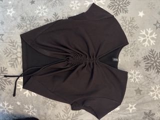 Camiseta fruncida negra Divided