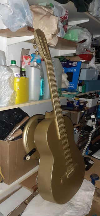 Lámpara Guitarra Dorada