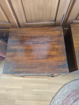 Mesitas de noche de madera estilo colonial