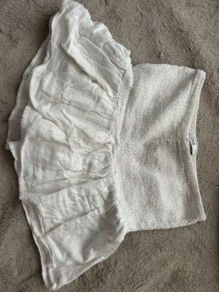 Falda blanca con volantes , falda pantalon