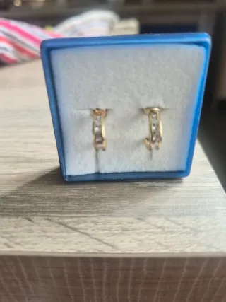 !Preciosos pendientes de oro 18k.
