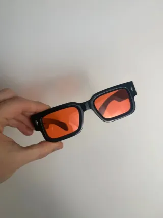 Occhiali Da Sole Rettangolari Neri Lenti Rosse