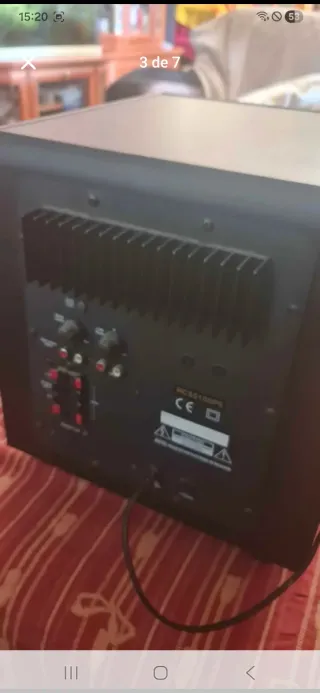 5 altavoces y 1 subwoofer negros