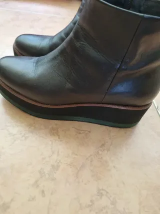 Stivaletti neri con zeppa