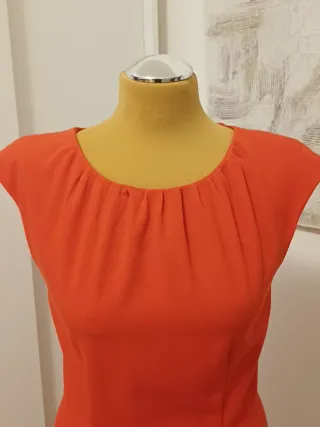 Tubino rosso in tessuto elastico