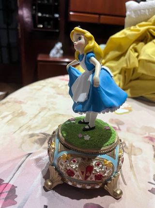 Figura músical Alicia Disney Japón