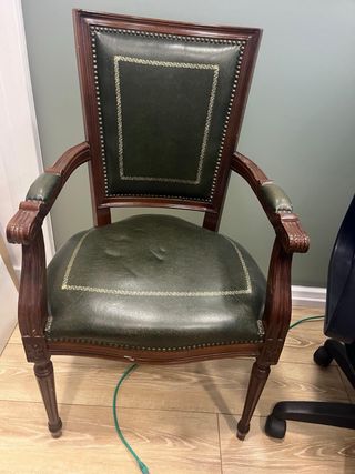 Se venden 2 sillones de despacho de piel y madera